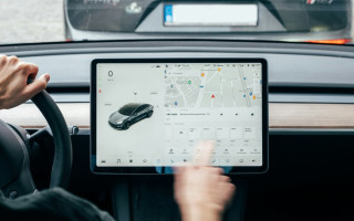 От производителей авто в ЕС будут требовать использовать меньше сенсорных экранов