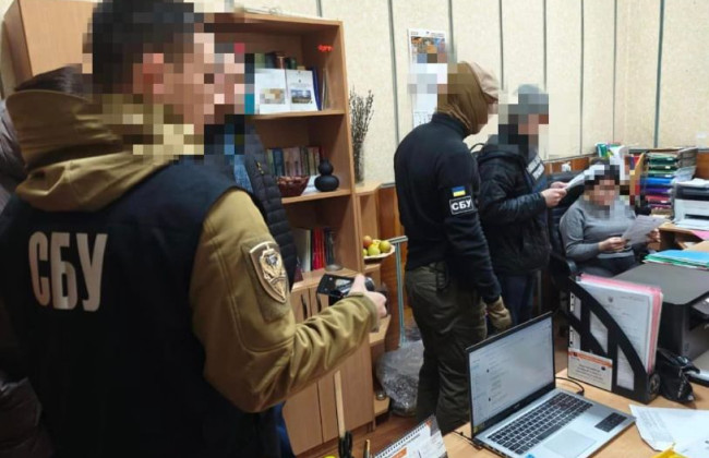 $10 000 за изготовление для уклониста «документов» для выезда за границу: на Полтавщине разоблачили адвоката