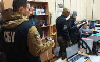 $10 000 за изготовление для уклониста «документов» для выезда за границу: на Полтавщине разоблачили адвоката