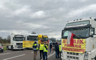 Блокировка автобусов польскими протестующими: на КПП «Дорогуск» выехал украинский консул