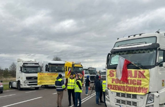 Блокировка автобусов польскими протестующими: на КПП «Дорогуск» выехал украинский консул