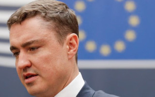 Экс-премьера Эстонии навеселе полиция высадила из самолета
