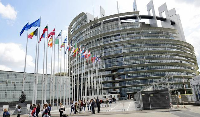 Европарламент планирует судиться с Еврокомиссией из-за размораживания миллиардов евро для Венгрии