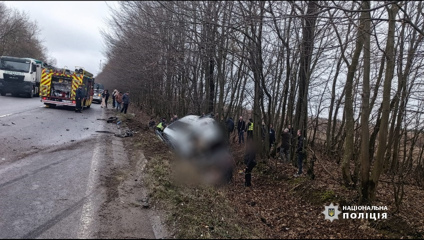 Смертельна ДТП на Івано-Франківщині: легковик зіткнувся з рейсовим автобусом