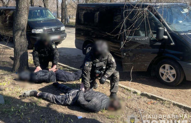 Полицейские разоблачили торговцев оружием, у которых изъяли целый арсенал «товара»