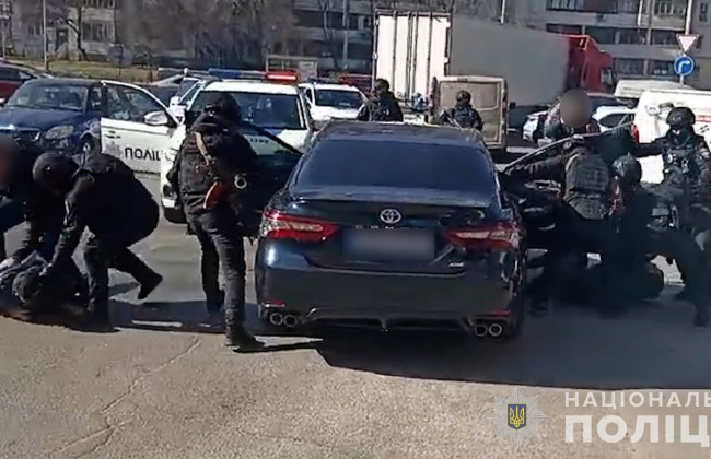 В Киеве под видом правоохранителей и сотрудников ТЦК мужчины обманывали граждан