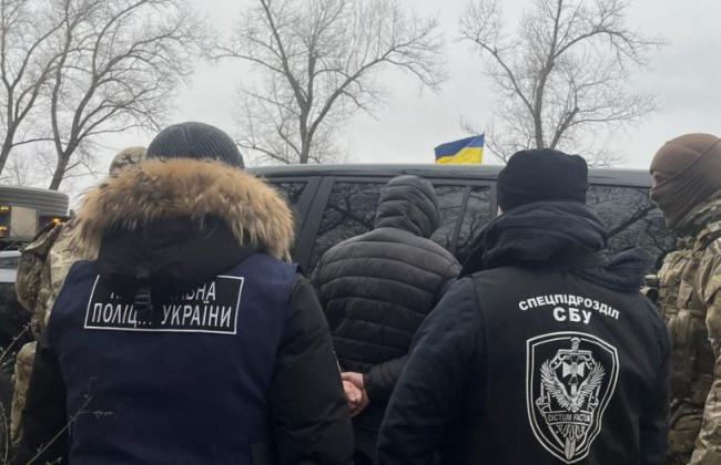 Обманывали пожилых людей по схеме «ваш родственник попал в ДТП»: в Сумской области разоблачили преступную группу