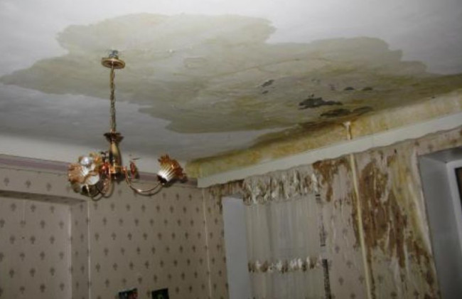 Соседи затопили квартиру: что делать и куда обращаться