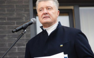 Порошенко проиграл суд против Корниенко и пограничников: отклонены требования о компенсации за ограничение выезда за границу