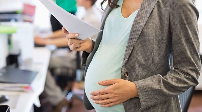 Допомога по вагітності та пологах: ПФ назвав терміни розгляду листків непрацездатності