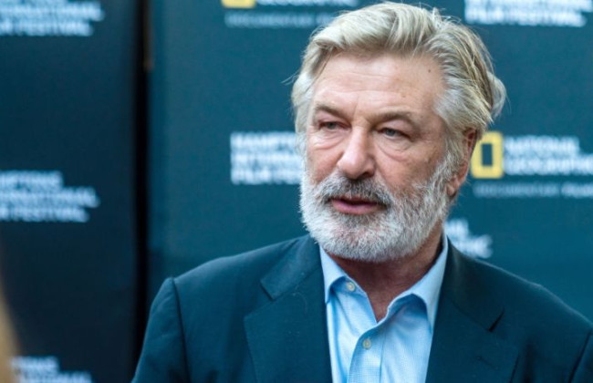 Адвокаты Алека Болдуина требуют снять с него обвинения в непредумышленном убийстве Галины Хатчинс