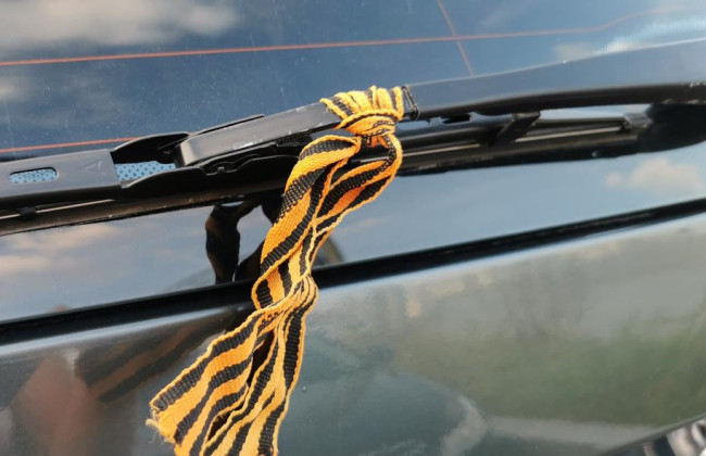 В Эстонии россиянин заплатил 400 евро штрафа за георгиевскую ленту