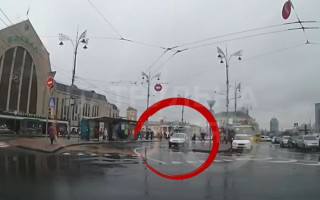 Нарушил ПДД на глазах у полицейского: в Киеве привлекли к ответственности водителя, видео