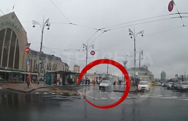 Нарушил ПДД на глазах у полицейского: в Киеве привлекли к ответственности водителя, видео