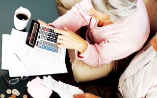 Пенсіонер бажає зареєструватись ФОП: чи виплачуватимуть далі пенсію