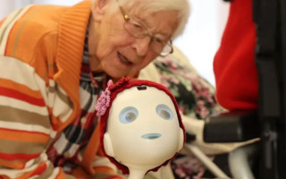 В Германии начали выпускать роботов-внуков: где их используют