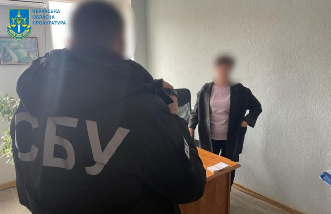 75 000 грн за размещение торговых точек: в Черкассах на взятке погорела директор КП