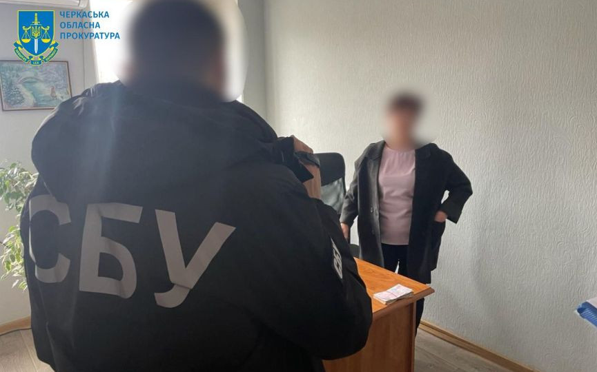 75 000 грн за розміщення торгових точок: у Черкасах на хабарі погоріла директорка КП