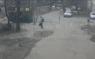 В Киеве задержали поджигателя мусорных баков, видео