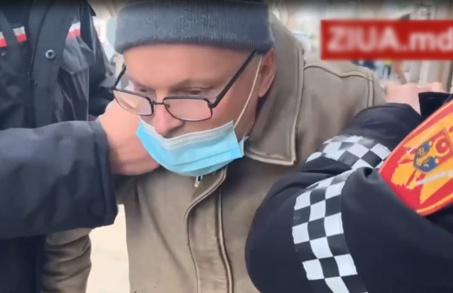 В столице Молдовы мужчина швырнул бутылки с зажигательной смесью во двор посольства рф