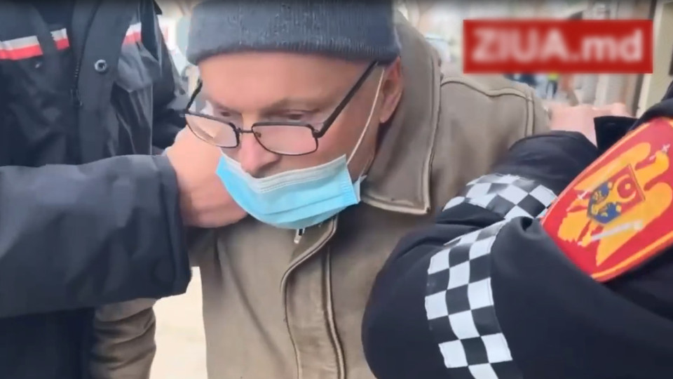 В столице Молдовы мужчина швырнул бутылки с зажигательной смесью во двор посольства рф