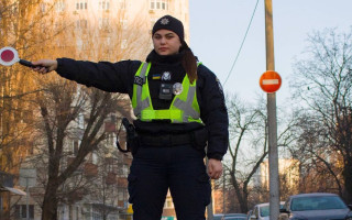 Нужно знать: патрульные напомнили о жестах регулировщиков для пешеходов