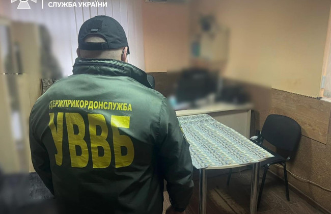 Мужчина предложил пограничнику $9000 взятки, чтобы выехать за границу