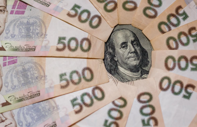 Новый антирекорд: Нацбанк снизил официальный курс гривны до 38,97 UAH/USD