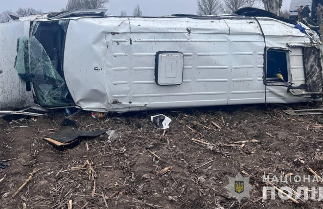 На Днепропетровщине перевернулась маршрутка – известно о погибших и пострадавших