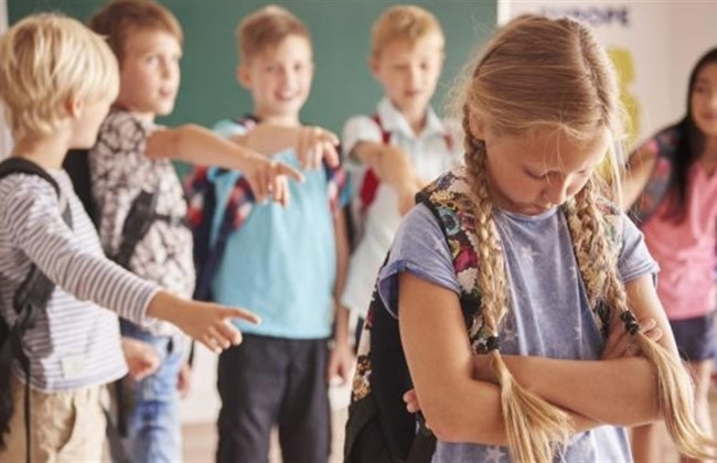 Во Львовской области суд наказал учительницу за то, что ее сын смеялся над привязанной к стулу ученицей