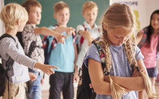 На Львівщині суд покарав вчительку за те, що її син сміявся з прив'язаної до стільця учениці