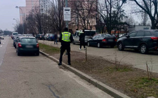 У Києві поліція зайнялась водіями, які припаркувалися біля місць зупинок маршруток