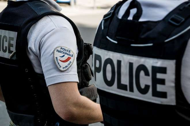 Во Франции арестовали 9 нападавших на полицейский участок в пригороде Парижа