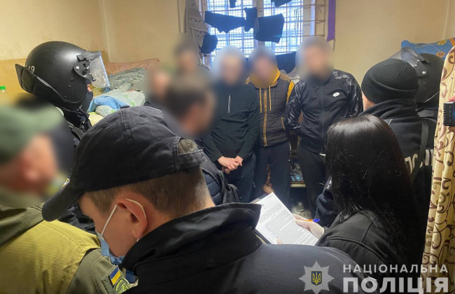 Полиция разоблачила участников ОПГ, которые организовали наркотрафик в Ривненское СИЗО