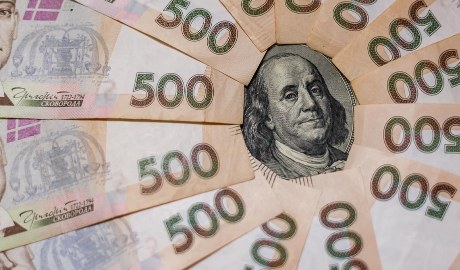 Новий антирекорд: Нацбанк знизив офіційний курс гривні до 38,97 UAH/USD