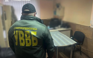 Мужчина предложил пограничнику $9000 взятки, чтобы выехать за границу