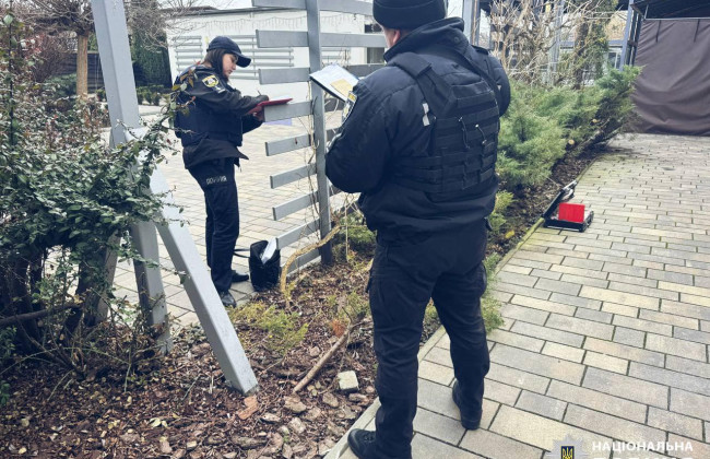 На Киевщине возле развлекательного заведения 14-летнюю девушку ударили ножом