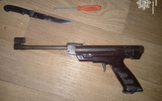 У Києві виклик патрульних про порушення тиші завершився вилученням зброї