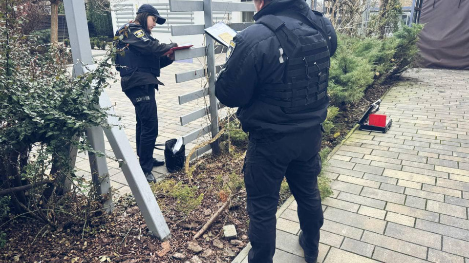 На Київщині біля розважального закладу 14-річну дівчину вдарили ножем