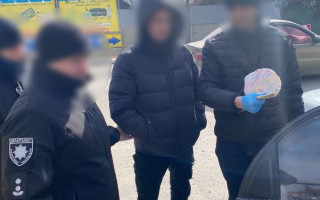 До 100 000 грн взяток в месяц за выдачу удостоверений трактористов: в Харьковской области разоблачили чиновника