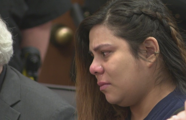 В США женщина получила пожизненное за то, что оставила дочку дома одну на 10 дней и та умерла