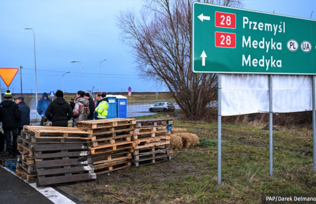 В пункте пропуска «Медика – Шегини» митингующие заблокировали движение любого транспорта
