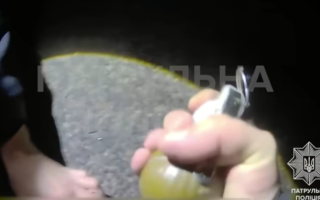 У Харкові п’яний водій погрожував патрульним підірвати гранату: відео