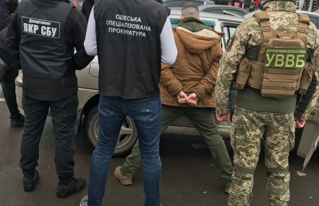 За $2000 хотел узнать местонахождение нарядов: на границе задержали уклониста