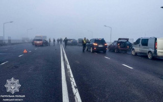 У Львові у масштабній ДТП зіткнулися близько 27 автівок: з’явилося відео