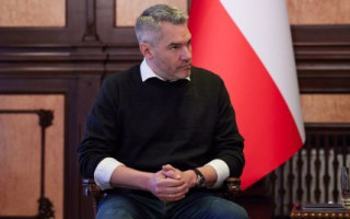 Канцлер Австрії виступив проти використання грошей заморожених активів росії на зброю для України