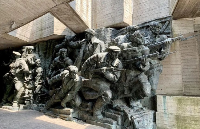 Музей войны возле Батькивщины-Матери демонтирует все горельефы и памятники