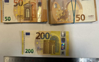 Одеські митники зупинили спробу вивезення з України валюти на 1,2 млн гривень