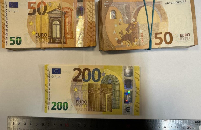 Одесские таможенники пресекли попытку вывоза из Украины валюты на 1,2 млн гривен