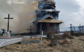 На Львовщине сгорела дотла деревянная церковь XIX века: фото